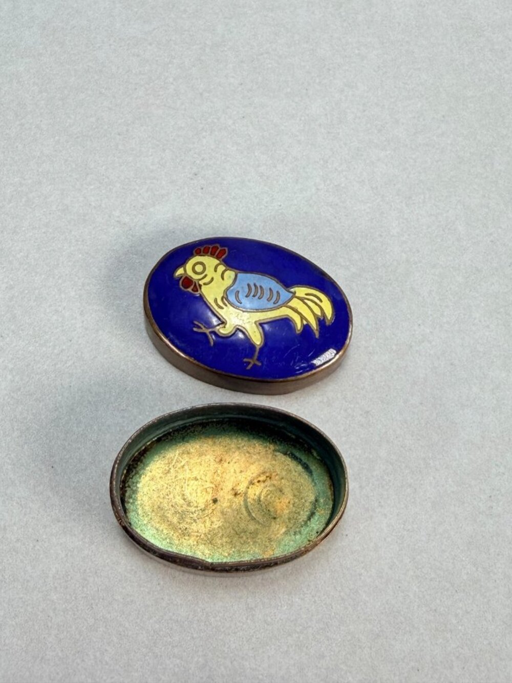 Vintage Cloisonne Enamel Trinket Box Blue Rooster Oval Pill Box - Picture 6 of 6